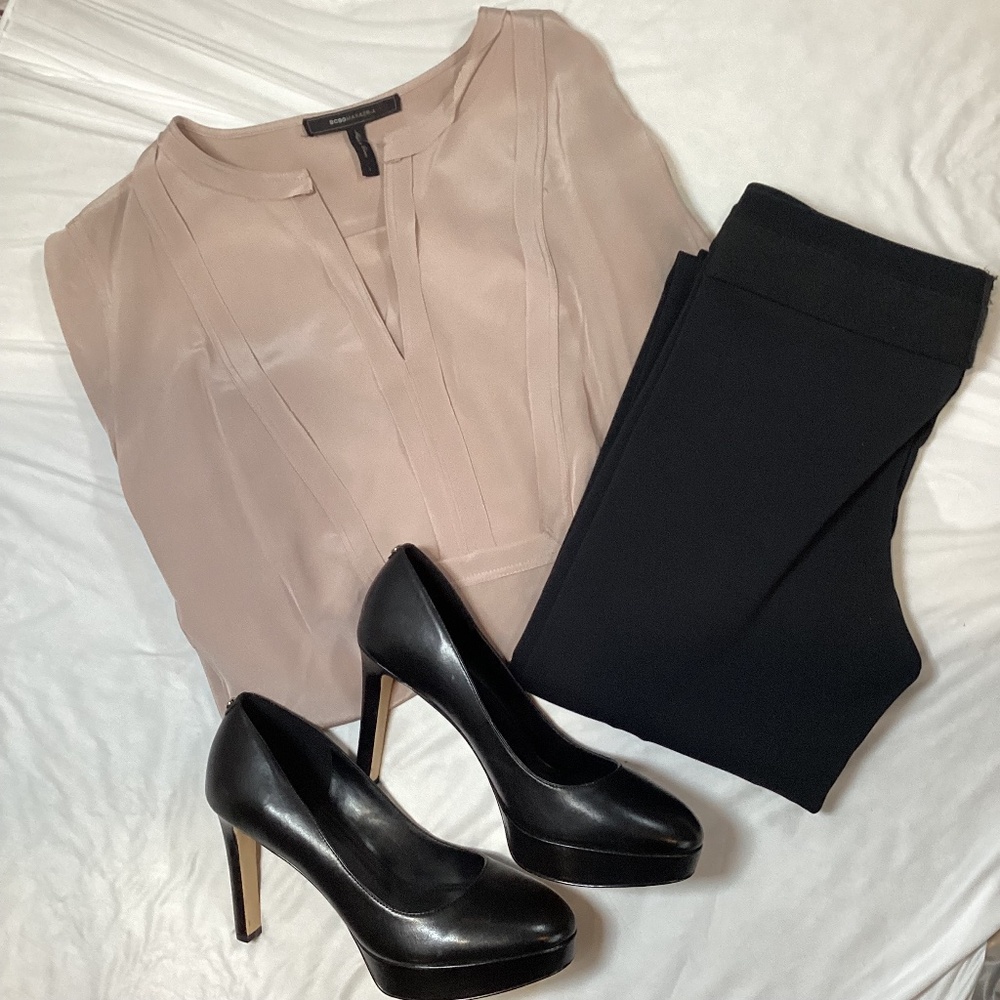 1513. BCBG Pale Pink Long Sleeve Silk V-Neck Tunic EUC Size L